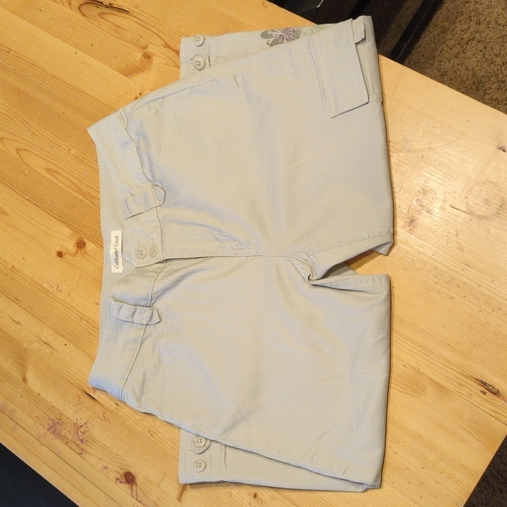 Experience Comfort and Style with Coldwater Creek's Floral Capris - NWOT